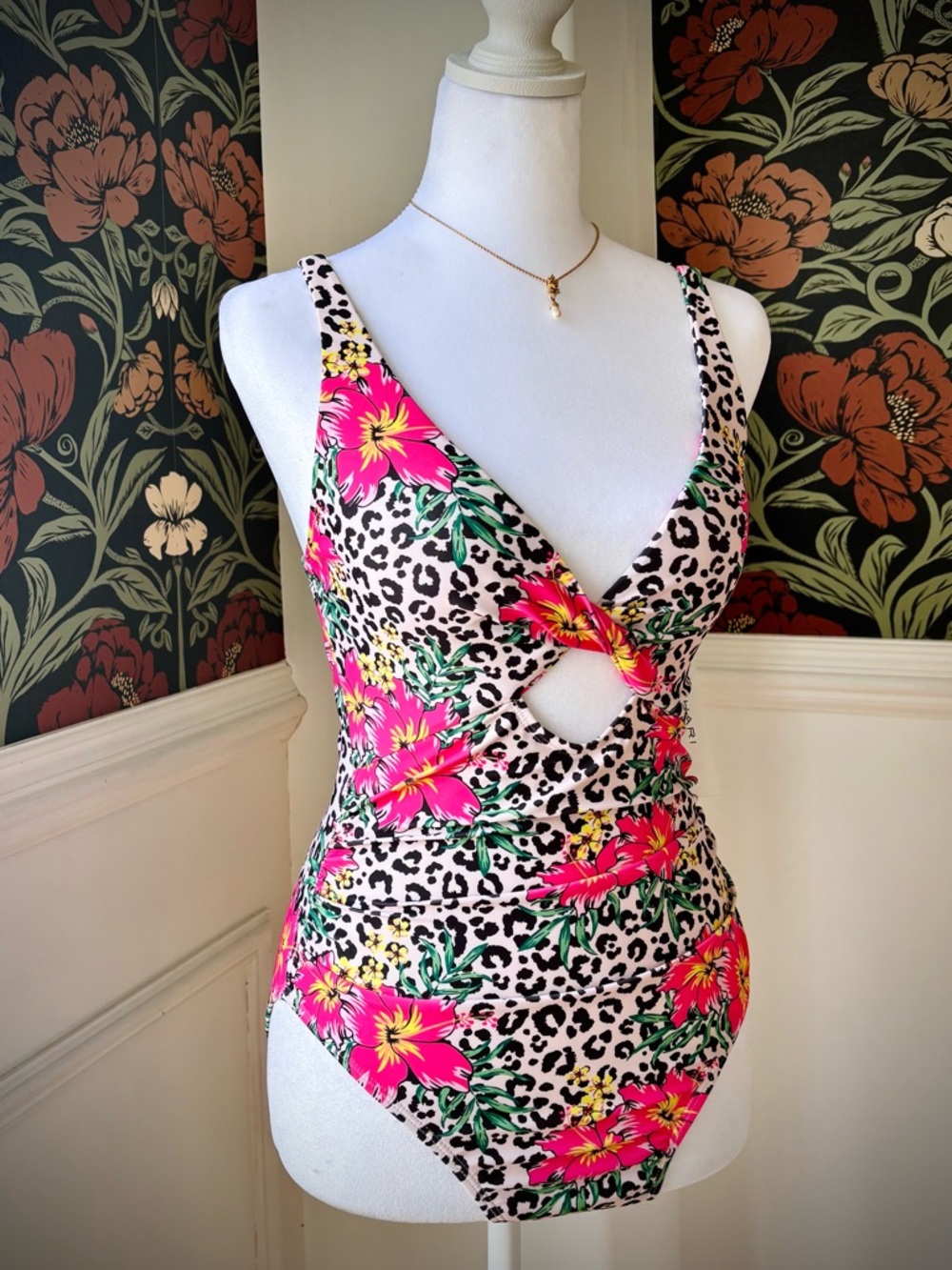 NWT🌺✨ TAHARI One Piece Bathing Suit - Picture 2 of 8